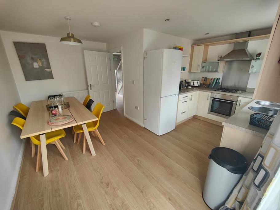 Shoreline Seaside Holiday Home Aberavon Beach Port Talbot Eksteriør bilde